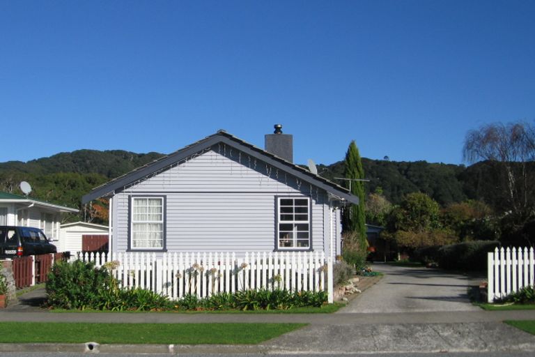 Photo of property in 5 Momona Street, Wainuiomata, Lower Hutt, 5014