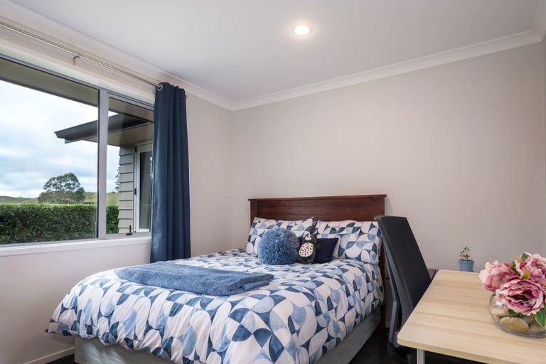 Photo of property in 90 Dalmore Way, Acacia Bay, Taupo, 3385