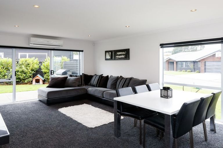 Photo of property in 4 D'urville Place, Kelvin Grove, Palmerston North, 4414