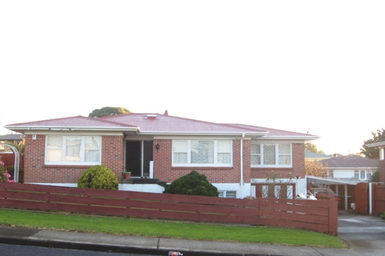 Photo of property in 1 Lynmore Drive, Hillpark, Auckland, 2102