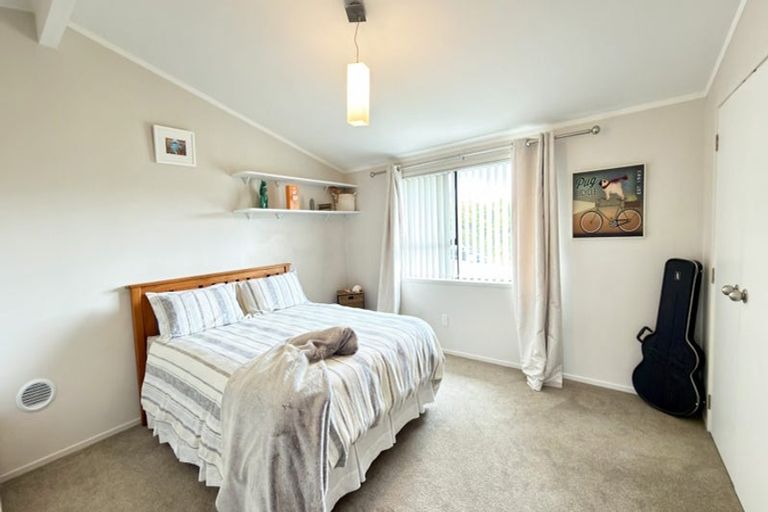 Photo of property in 16 Onetaunga Road, Chatswood, Auckland, 0626