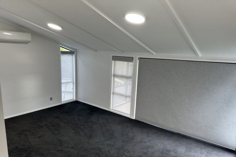 Photo of property in 2/6 Clare Place, Glenfield, Auckland, 0629