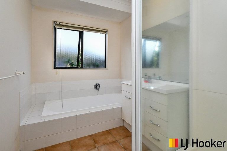 Photo of property in 25a Puriri Road, Pukekohe, 2120