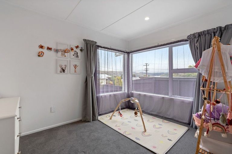 Photo of property in 3 Catherine Crescent, Paparangi, Wellington, 6037