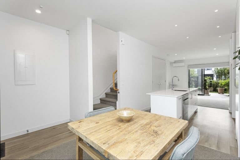 Photo of property in 3/46 Jane Maree Road, Kumeu, 0810