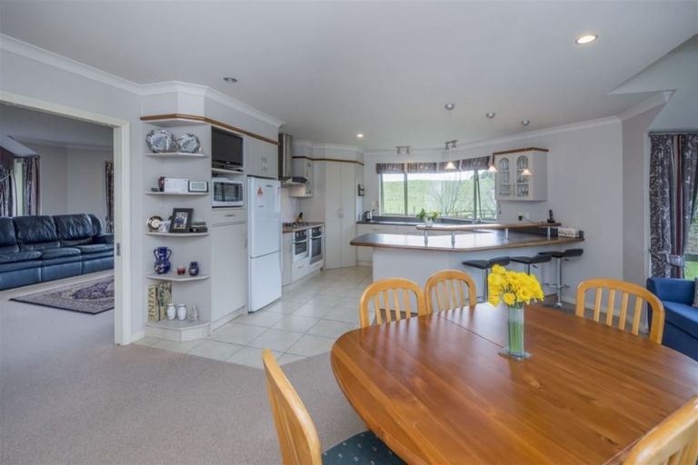 Photo of property in 28 Waipuna Grove, Levin, 5571