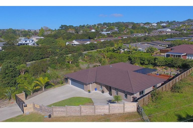 Photo of property in 38 Otanerua Road, Hatfields Beach, Orewa, 0931