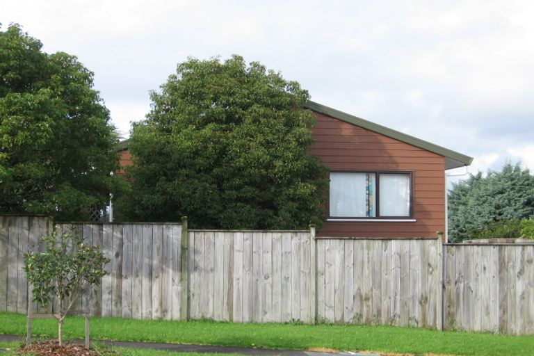 Photo of property in 140 Bradbury Road, Botany Downs, Auckland, 2010