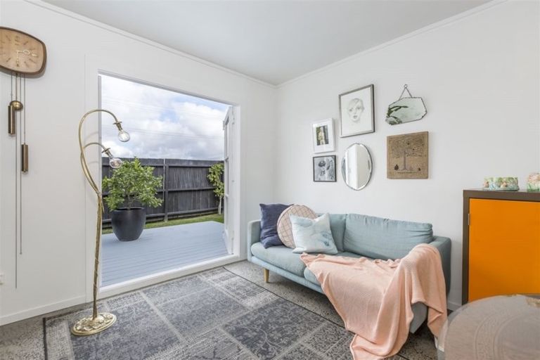 Photo of property in 2/783 Te Atatu Road, Te Atatu Peninsula, Auckland, 0610