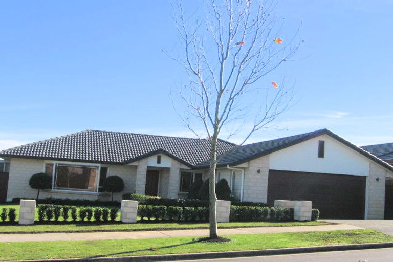 Photo of property in 51 John Brooke Crescent, East Tamaki Heights, Auckland, 2016