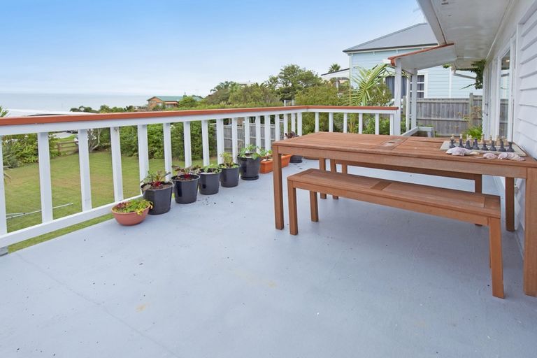 Photo of property in 1049 Whangaparaoa Road, Tindalls Beach, Whangaparaoa, 0930