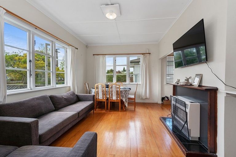 Photo of property in 52 Claude Street, Fairfield, Hamilton, 3214