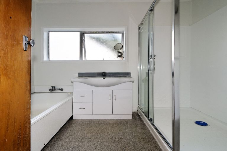 Photo of property in 5 Kotinga Avenue, Glen Eden, Auckland, 0602