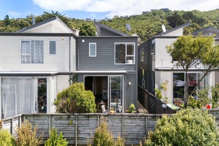 Photo of property in 12/3 Severn Street, Island Bay, Wellington, 6023