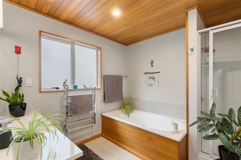 Photo of property in 8a Woodlau Rise, Huntsbury, Christchurch, 8022