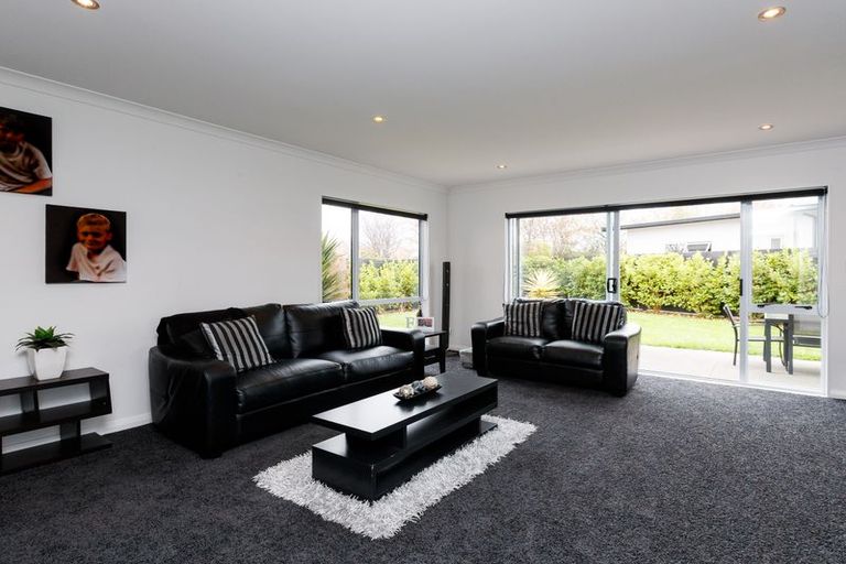 Photo of property in 4 D'urville Place, Kelvin Grove, Palmerston North, 4414