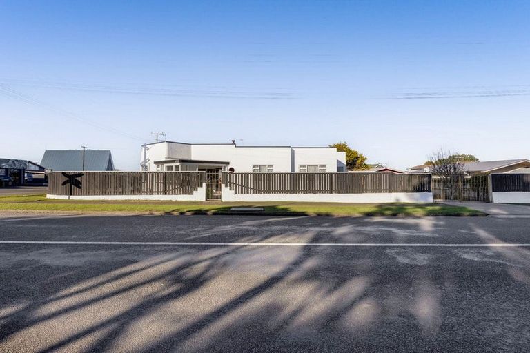 Photo of property in 227 South Road, Hawera, 4610