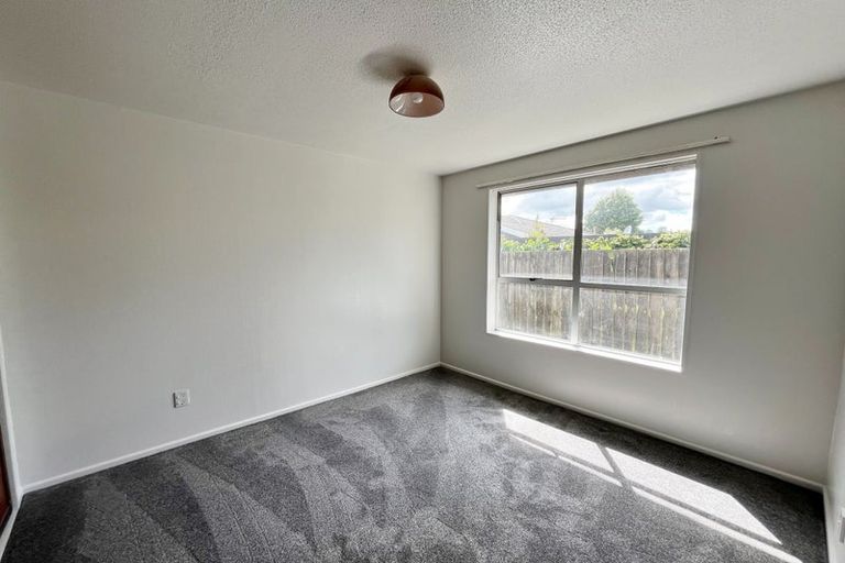 Photo of property in 2/51 Woodbury Street, Russley, Christchurch, 8042