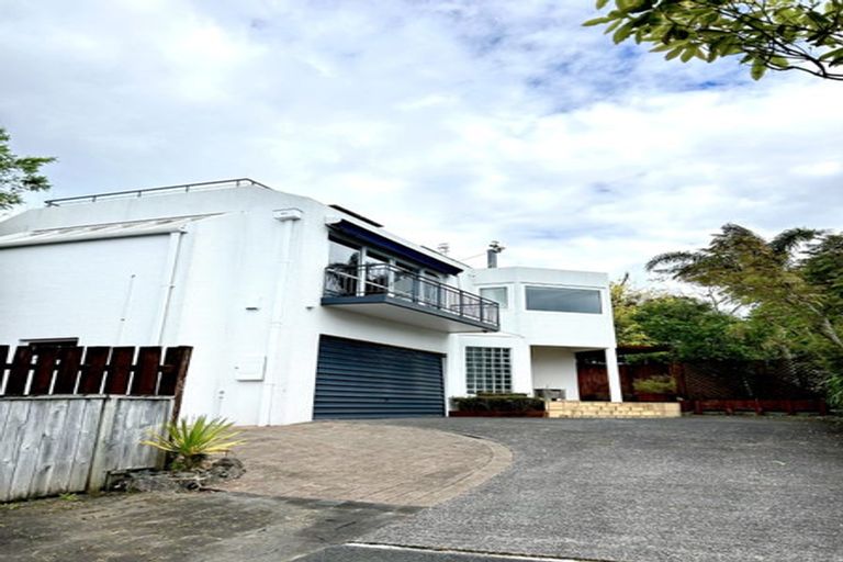 Photo of property in 2/16 Orchard Road, Waiake, Auckland, 0630