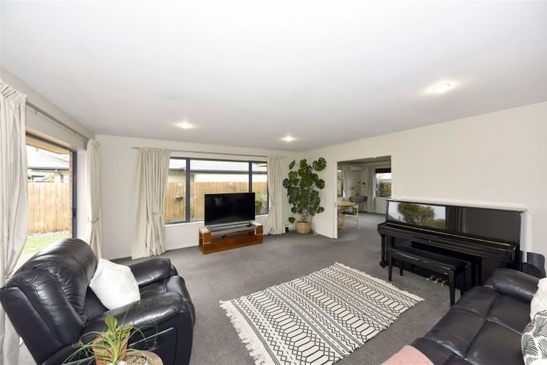 Photo of property in 14 Marguerite Place, Aidanfield, Christchurch, 8025