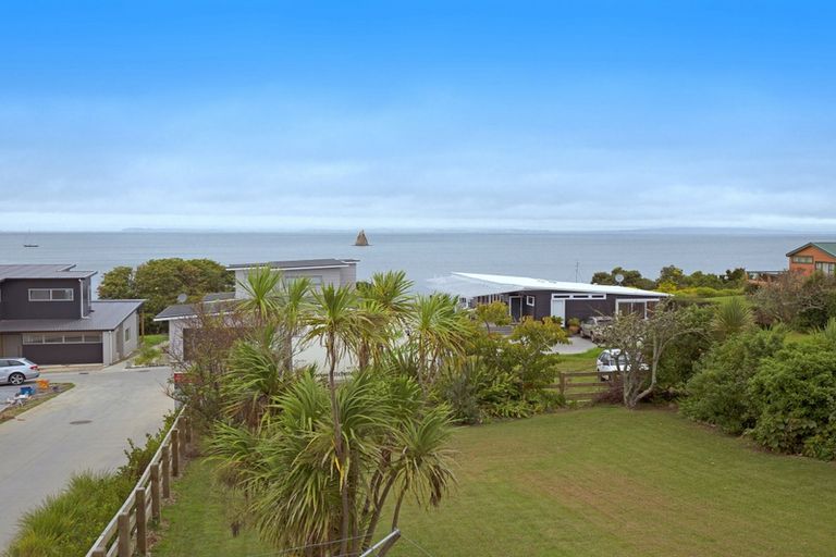 Photo of property in 1049 Whangaparaoa Road, Tindalls Beach, Whangaparaoa, 0930