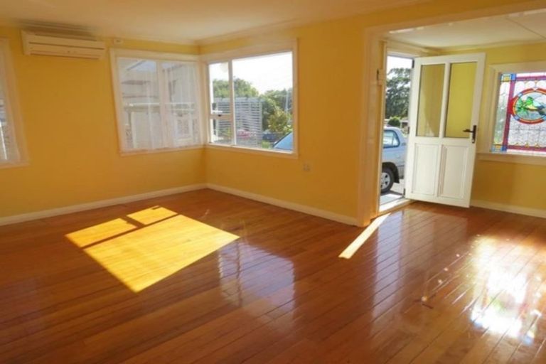 Photo of property in 392 Mangorei Road, Merrilands, New Plymouth, 4312