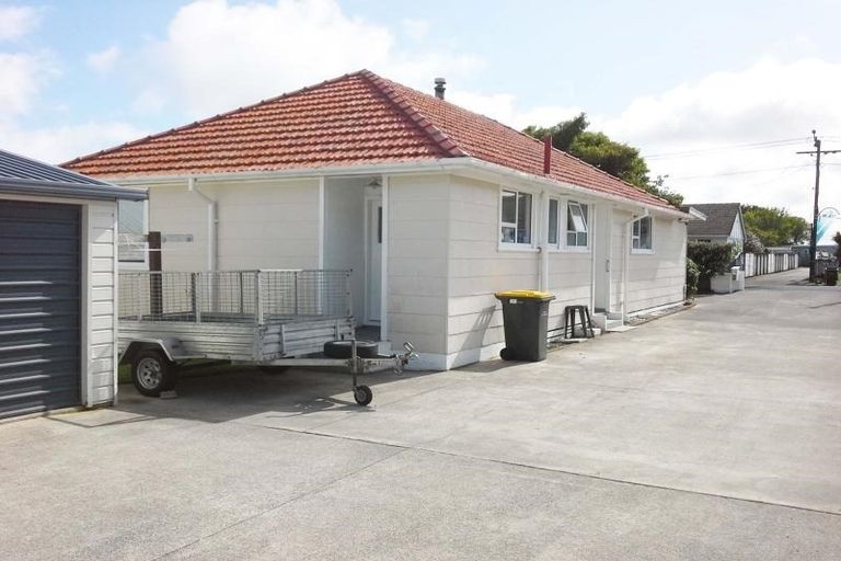 Photo of property in 48 Lismore Street, Merrilands, New Plymouth, 4312