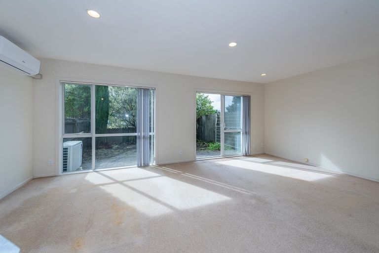 Photo of property in 7/78 Fernhill Way, Oteha, Auckland, 0632