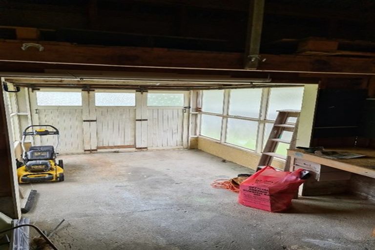 Photo of property in 64 Brois Street, Frankleigh Park, New Plymouth, 4310