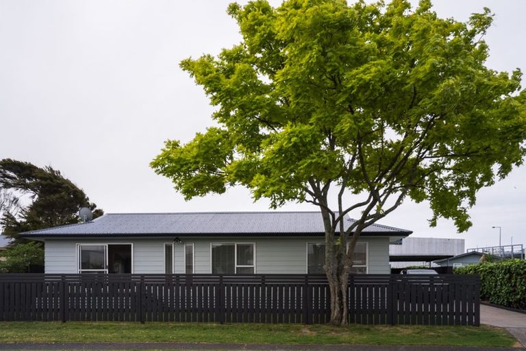 Photo of property in 19 Eversham Road, Mount Maunganui, 3116