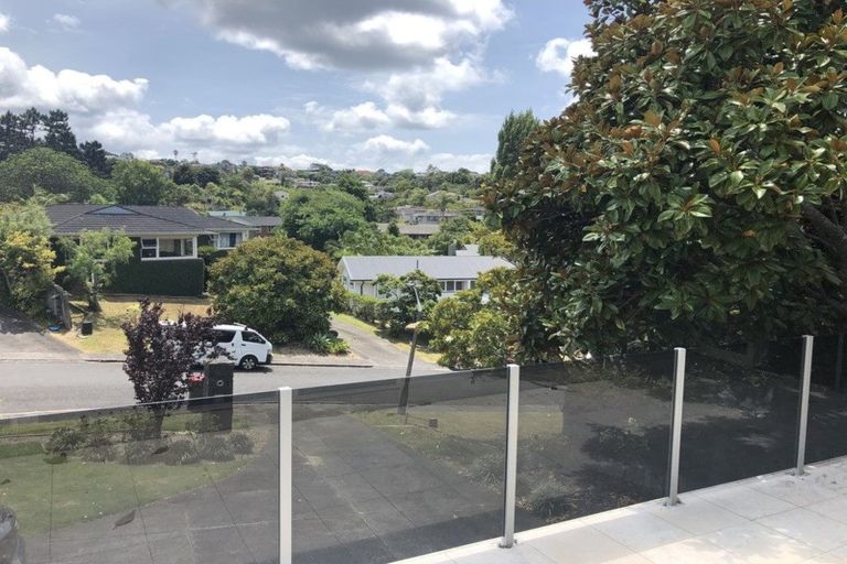 Photo of property in 8 Garmons Way, Castor Bay, Auckland, 0620