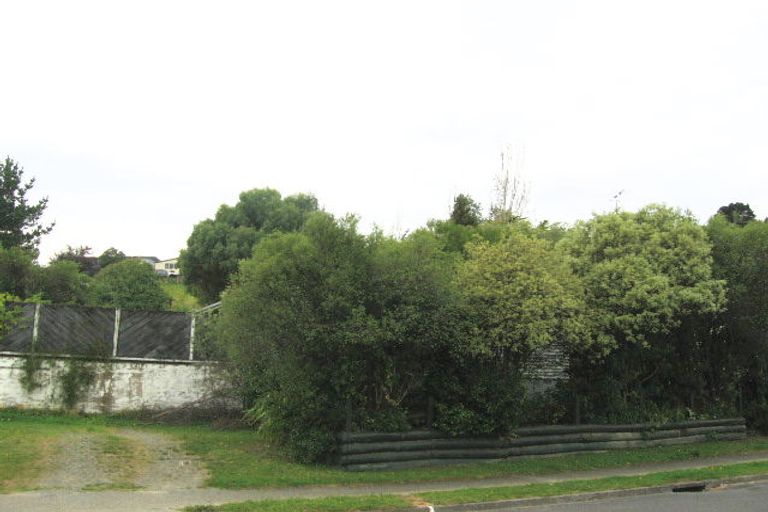 Photo of property in 21 Edelweiss Grove, Timberlea, Upper Hutt, 5018