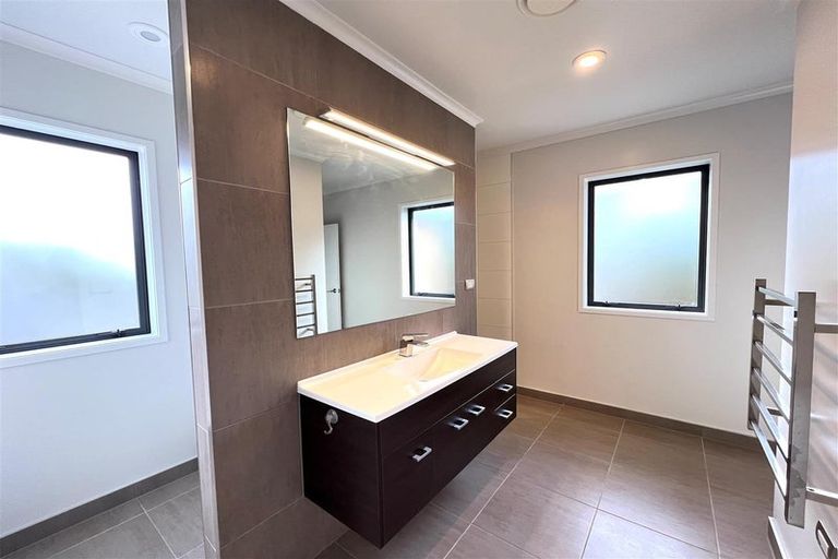 Photo of property in 6 Bendemeer Place, Flat Bush, Auckland, 2016