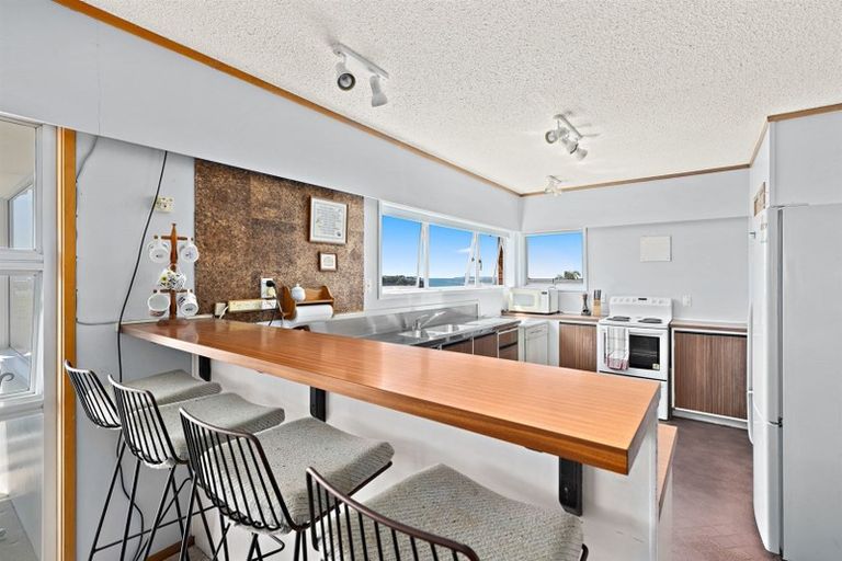 Photo of property in 2/12 Beechwood Road, Rothesay Bay, Auckland, 0630