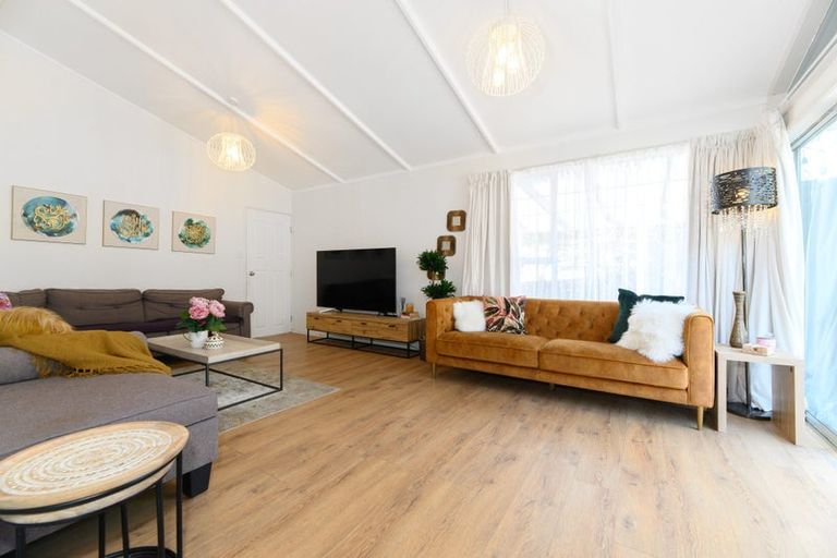 Photo of property in 17 Morriggia Place, Bayview, Auckland, 0629