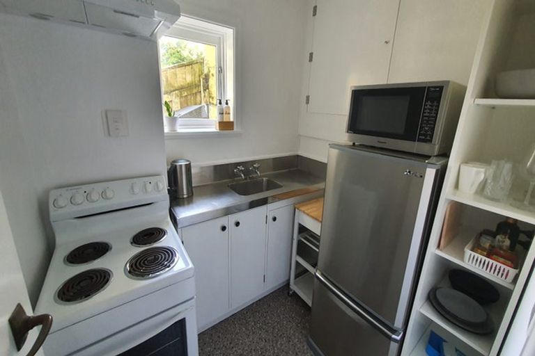 Photo of property in 9 Waiteata Road, Kelburn, Wellington, 6012