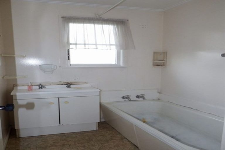 Photo of property in 2 Lambert Street, Marton, 4710