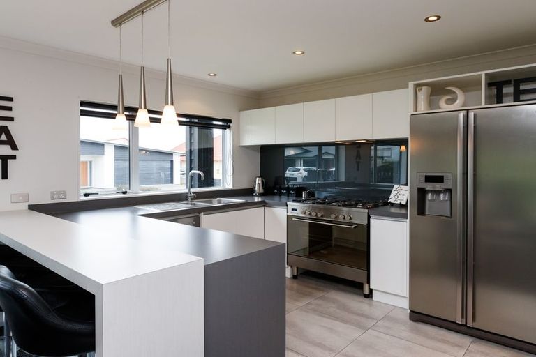 Photo of property in 4 D'urville Place, Kelvin Grove, Palmerston North, 4414