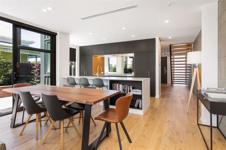 Photo of property in 2/151 Edgeware Road, Edgeware, Christchurch, 8013