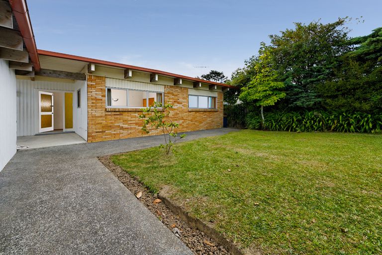 Photo of property in 5 Kotinga Avenue, Glen Eden, Auckland, 0602