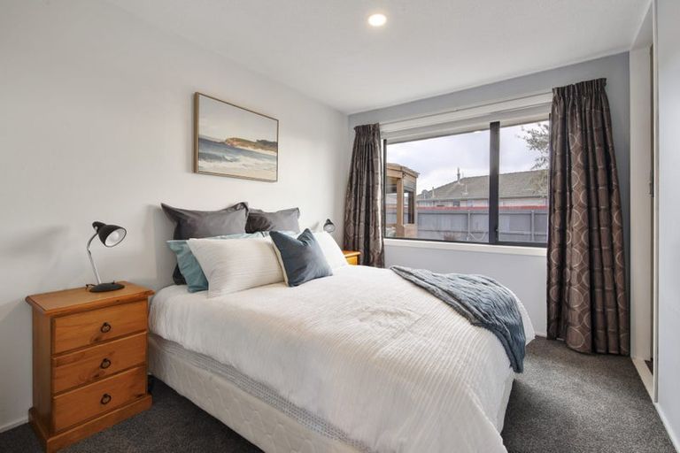 Photo of property in 6 Oakley Crescent, Hornby, Christchurch, 8042