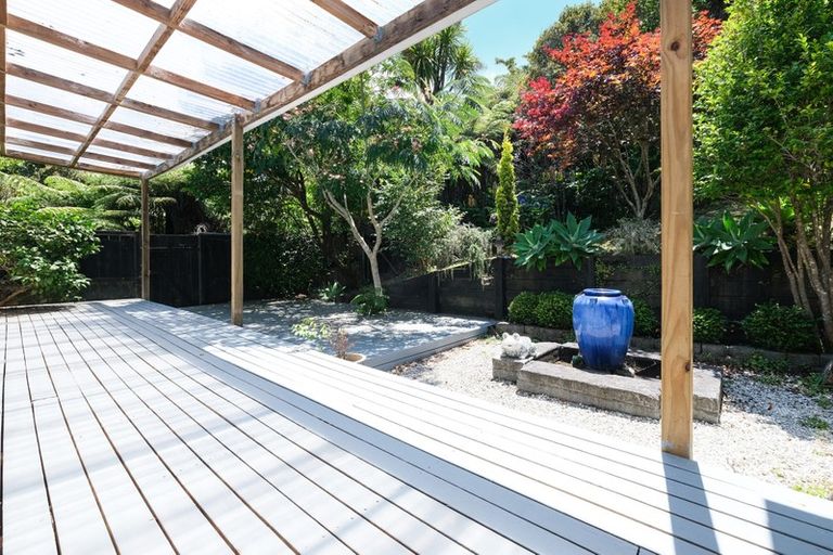 Photo of property in 2/17 Woodlands Crescent, Browns Bay, Auckland, 0630
