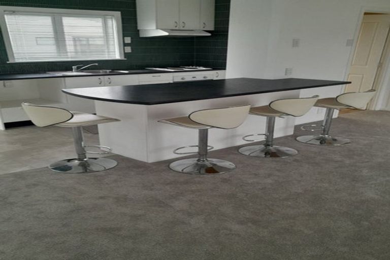 Photo of property in 623 Glenfield Road, Totara Vale, Auckland, 0629