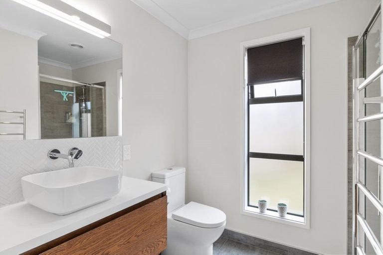 Photo of property in 74 Bert Wall Drive, Omokoroa, 3114