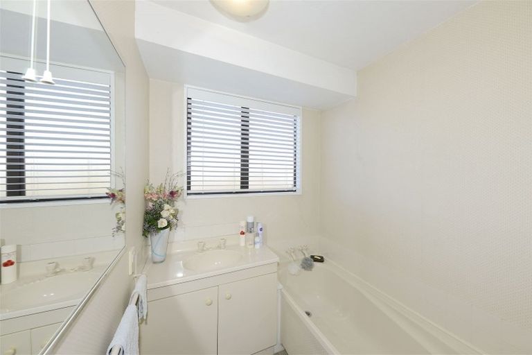 Photo of property in 2/62 Steadman Road, Broomfield, Christchurch, 8042