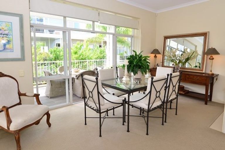 Photo of property in 18 Parkside Drive, Orewa, 0931