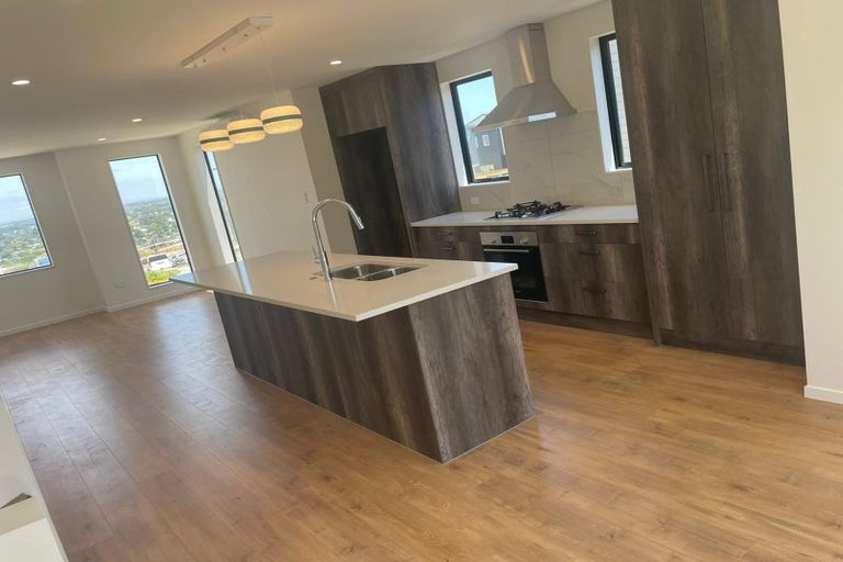 Photo of property in 18a Crestview Rise, Papakura, 2110