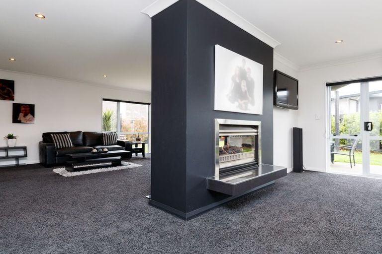 Photo of property in 4 D'urville Place, Kelvin Grove, Palmerston North, 4414