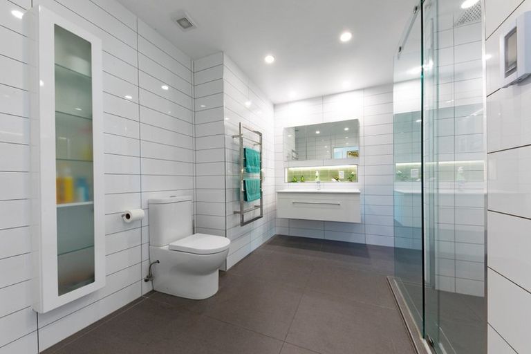 Photo of property in 43a Te Ahuahu Road, Piha, New Lynn, 0772