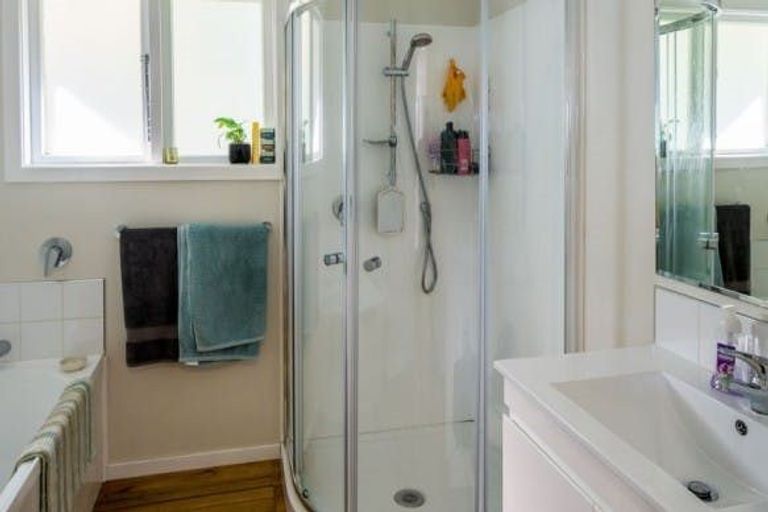 Photo of property in 26 Kiriwai Road, Paremata, Porirua, 5024